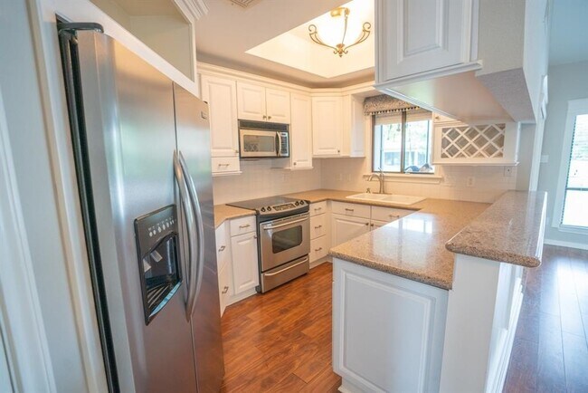 Foto del edificio - 4144 Greystone Way