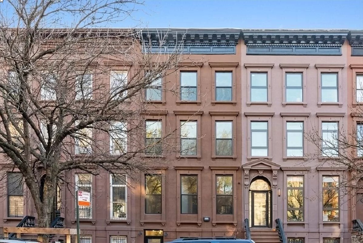 Primary Photo - 1094 Dean St