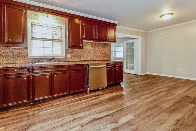 Building Photo - 510 Golf Rd