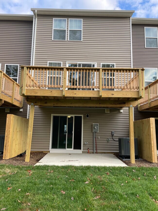 Foto del edificio - 595 Rivanna Hill Rd
