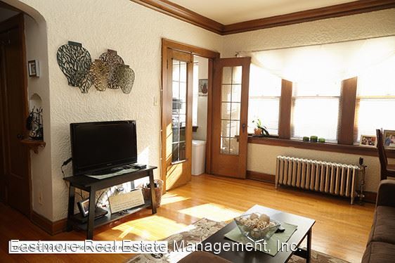 Foto del edificio - 4474 N Oakland Ave