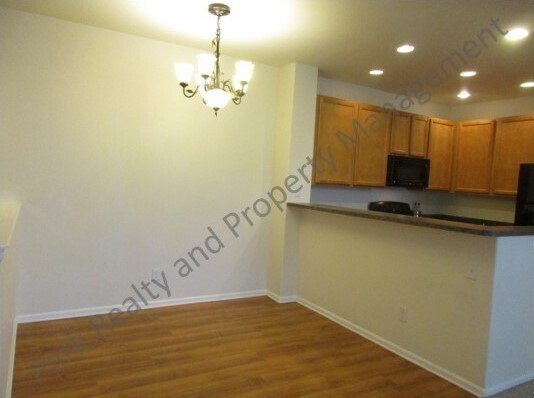 Foto del edificio - 1244 Carlyle Park Cir