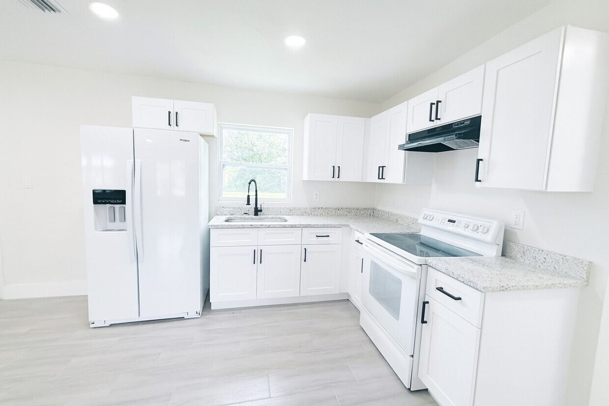 579/581 WOOD AVE - 579/581 WOOD AVE