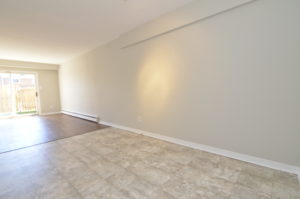 Photo du bâtiment - SPACIOUS THREE LEVEL-TWO BEDROOM TOWHOME IN NORTH EAST LONDON