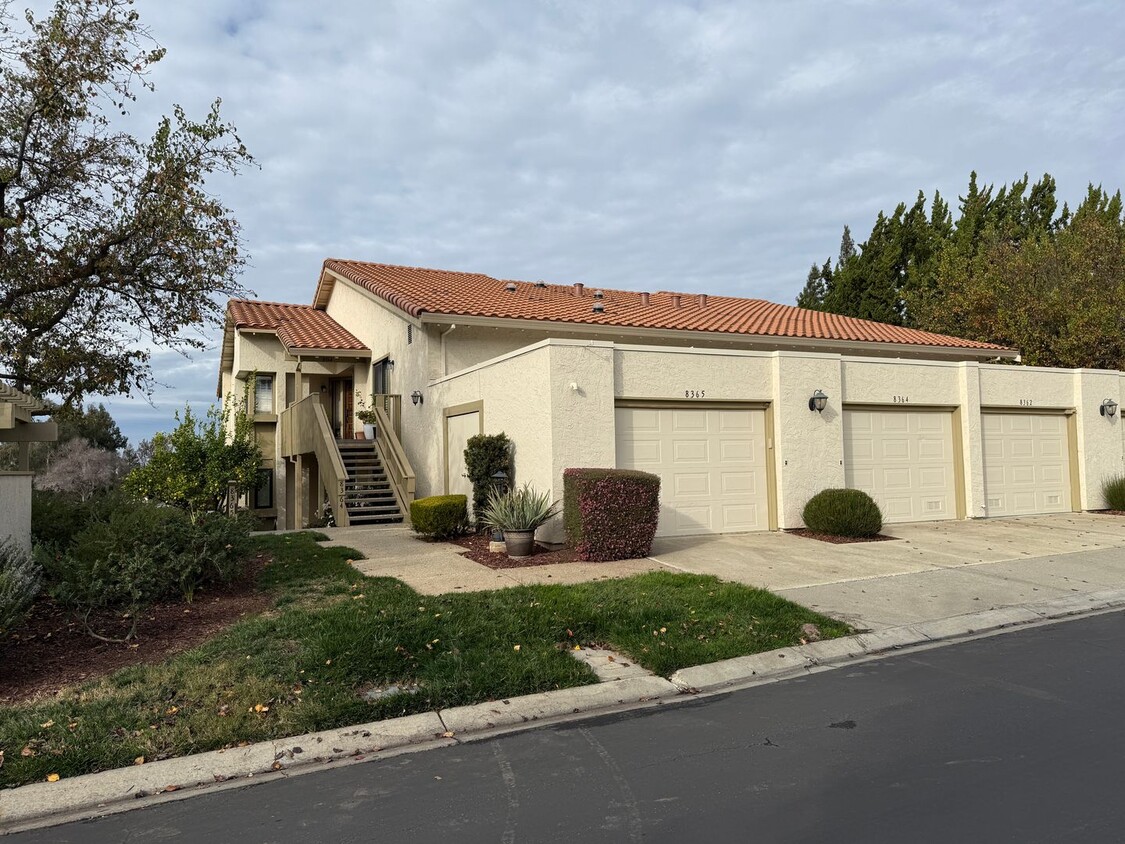 Primary Photo - Large home in The Villages