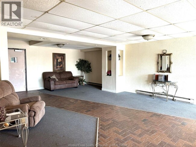 Building Photo - 2565 Lauzon Rd