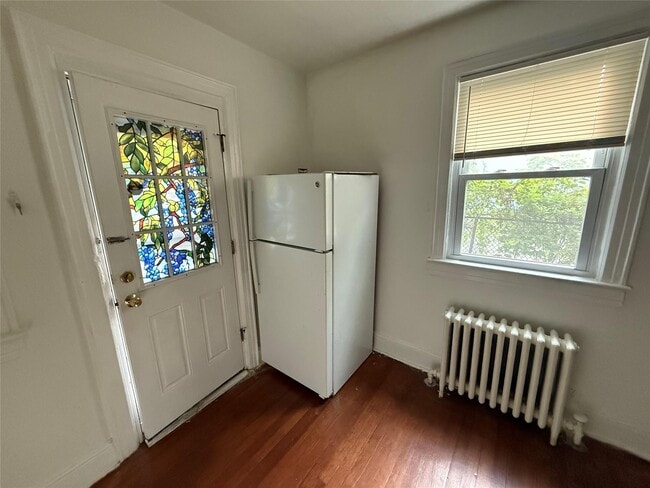 Building Photo - 364 Ashford Ave