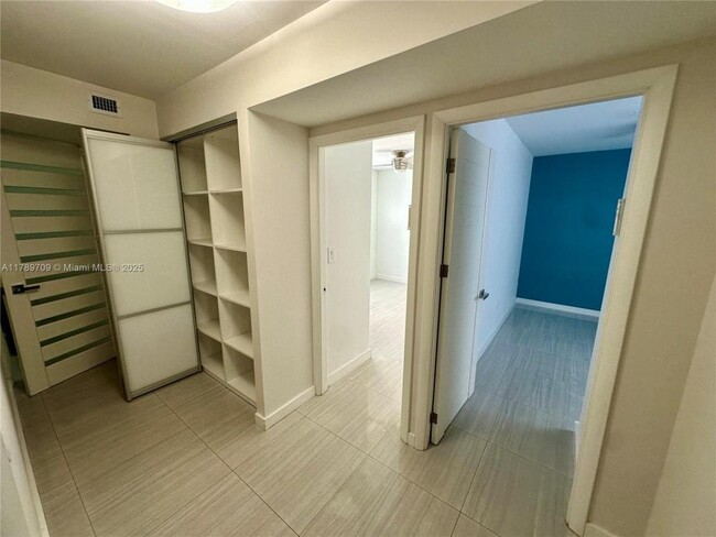 Foto del edificio - 20301 NE 30th Ave