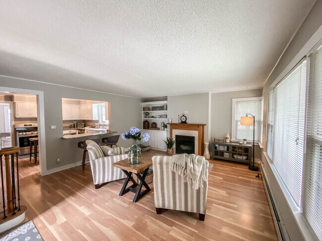 Building Photo - 560 S Webster St