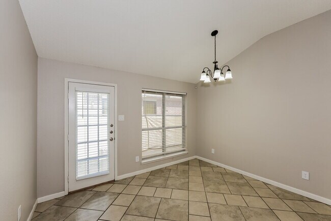 Building Photo - 5909 Northfield Dr