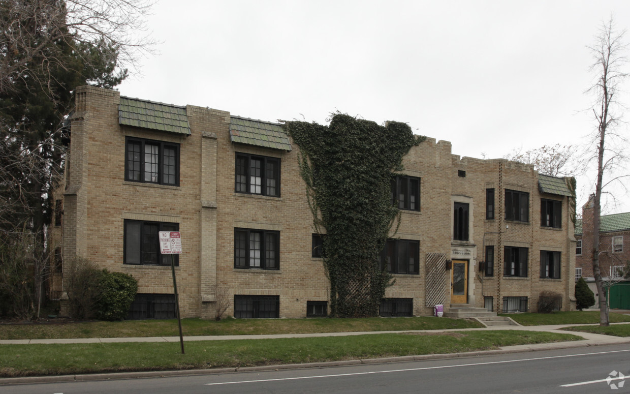 Building Photo - Rossella Apartments