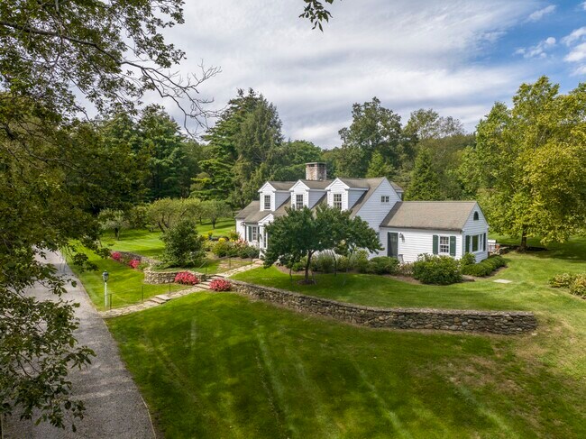 Building Photo - 427 Valley Farm Rd