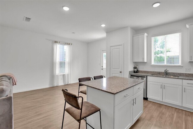 Building Photo - 234 Pine cavern dr