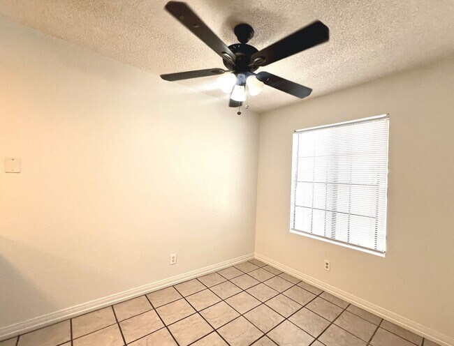 Building Photo - 1380 W 48th St