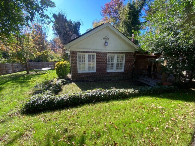 Foto del edificio - 2225 Blossom St