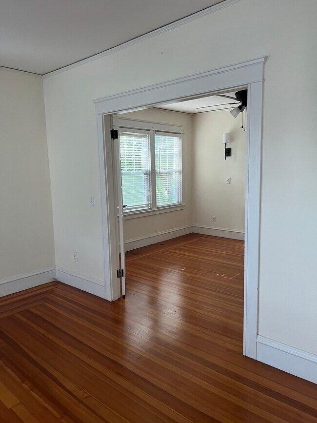 Building Photo - 116 6th St