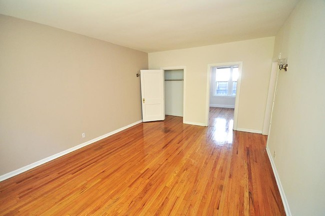 Foto del edificio - 632 W Addison St