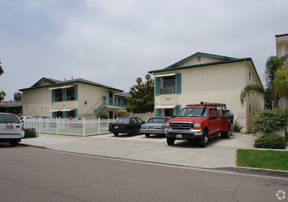 Primary Photo - 2040-2050 Emerald St