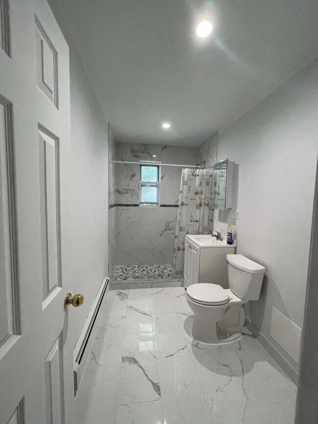 Foto del edificio - 1358 E 2nd St