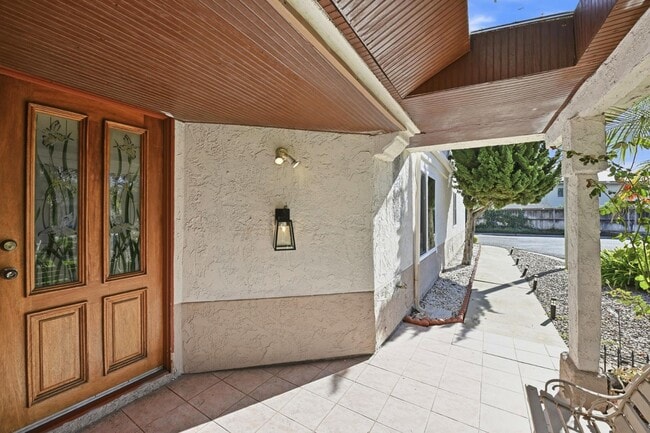 Foto del edificio - 1767 Capistrano Glen