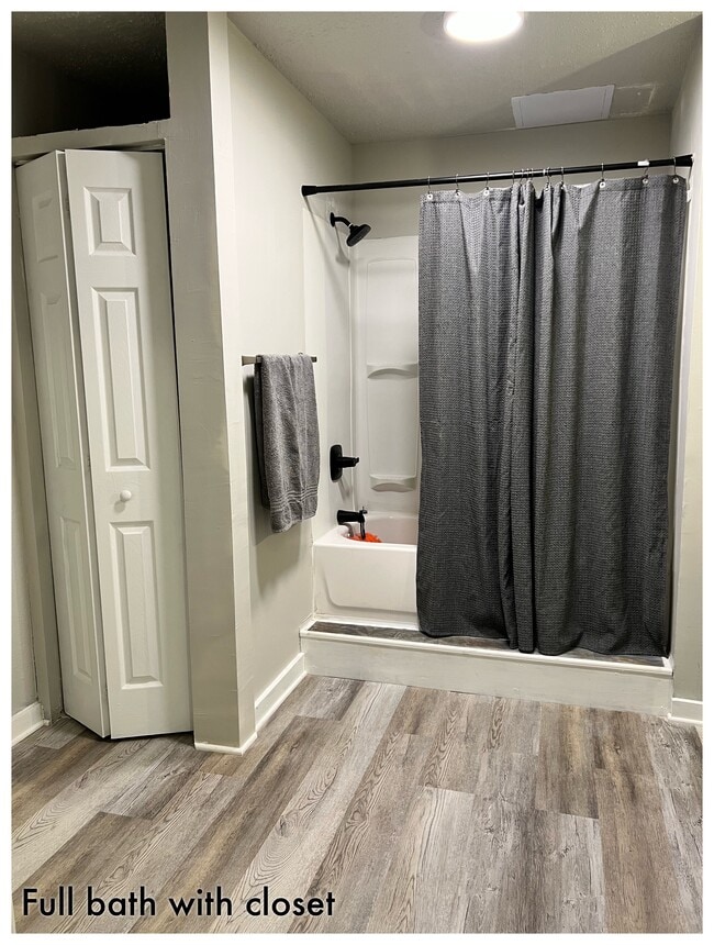 Building Photo - 1001 Main St