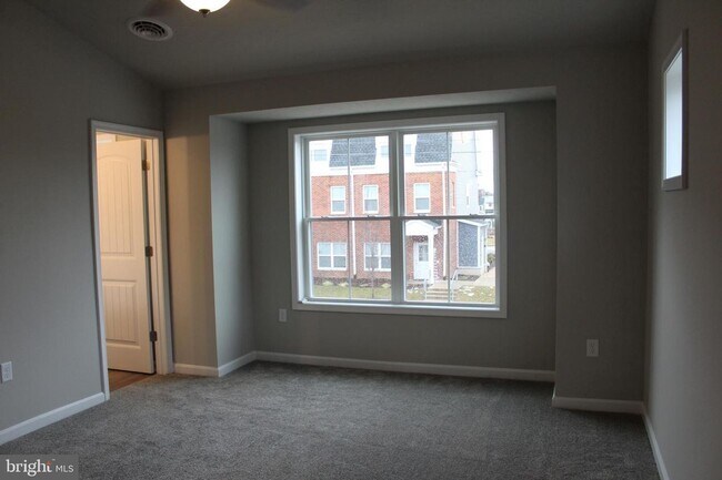 Building Photo - Stunning 3-bedroom townhouse in prime location!