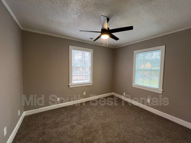 Foto del edificio - 2703 Burns Ave