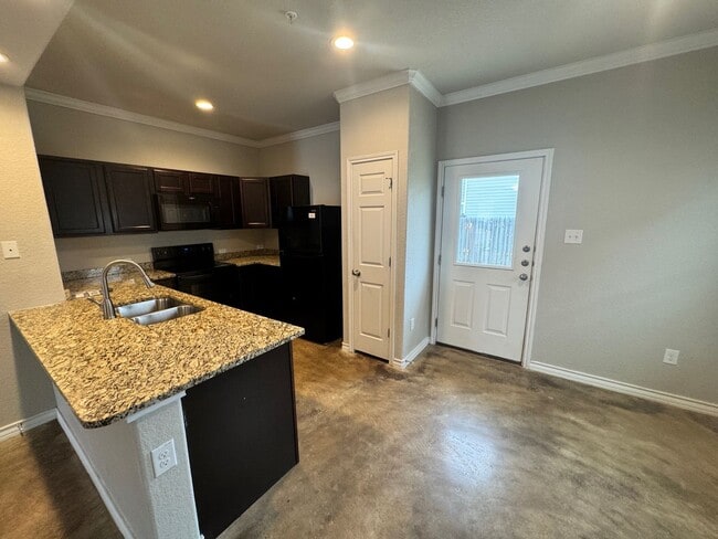 Building Photo - Coming Soon - Elegant 3BR 2.5 Bath Townhom...