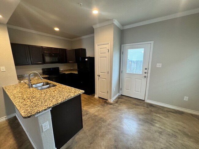 Foto del edificio - Coming Soon - Elegant 3BR 2.5 Bath Townhom...