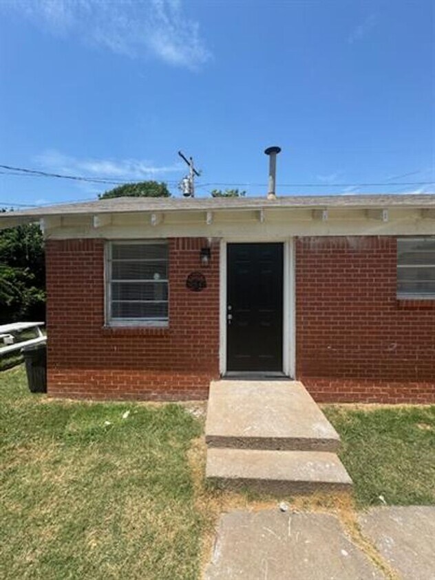 Foto principal - 2825 1/2 SW 33rd St