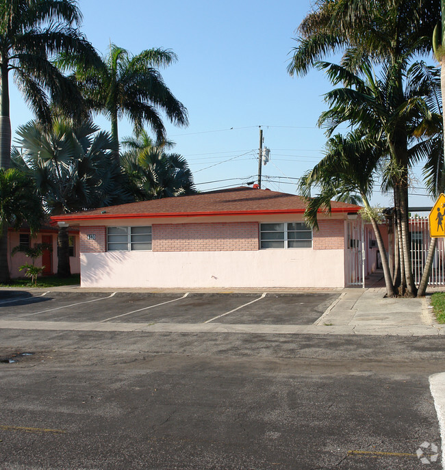 Building Photo - Golden Palm Apartments