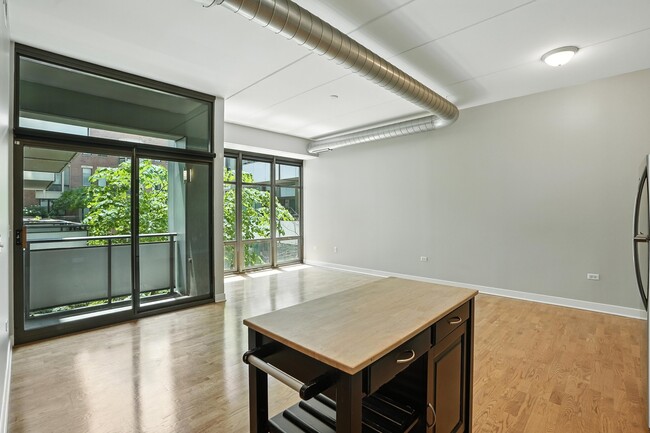 Building Photo - 684 W Wayman St