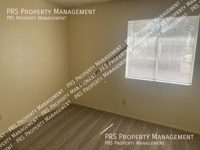 Foto del edificio - 1327 W Straford Dr