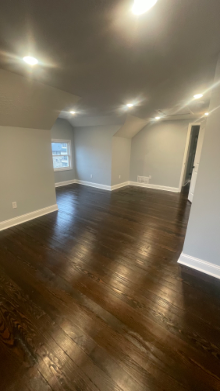 Foto del edificio - 1052 Laurel Ave