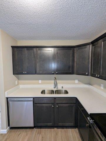 Building Photo - Lake View Apartments