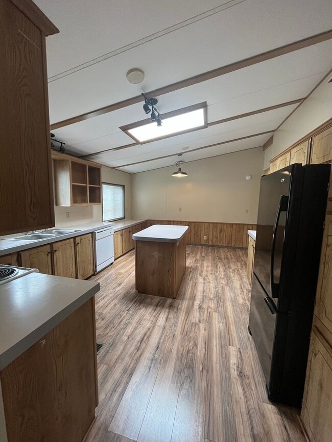 Building Photo - 3-Bedroom 2-Bathroom home with HUGE Shop in Cedar Flats