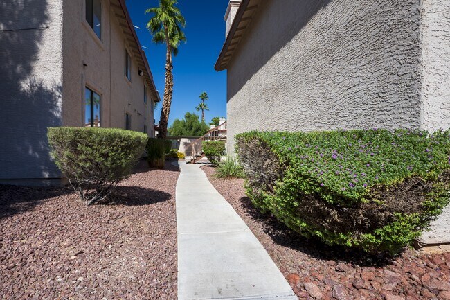 Building Photo - 809 Rock Springs Dr