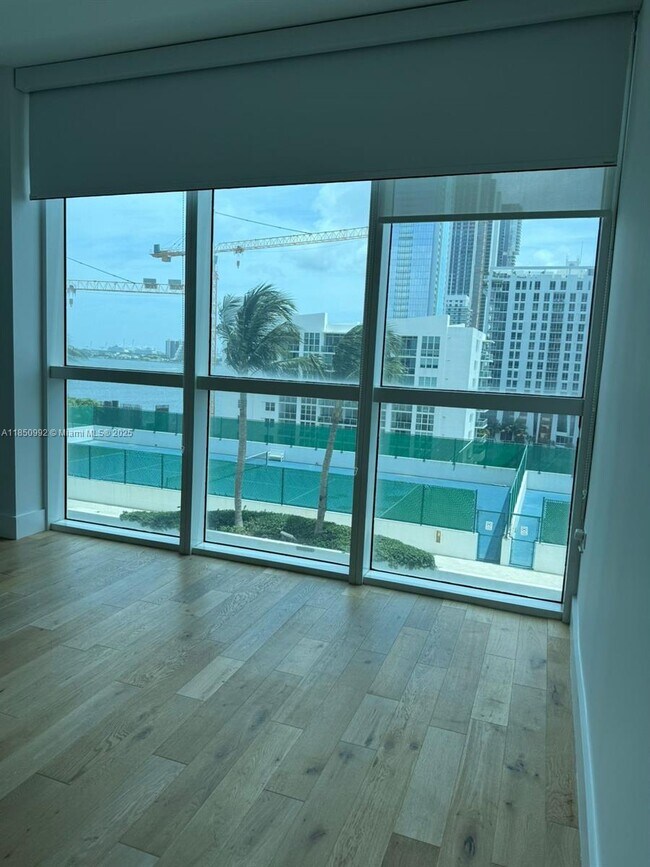 Foto del edificio - 480 NE 30th St