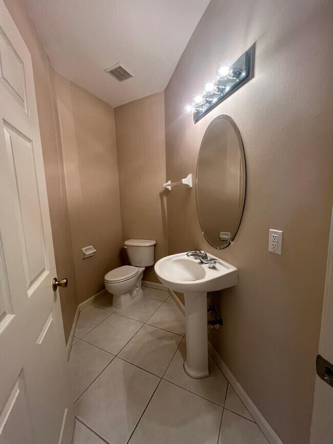 Foto del edificio - 8345 Mulligan Cir