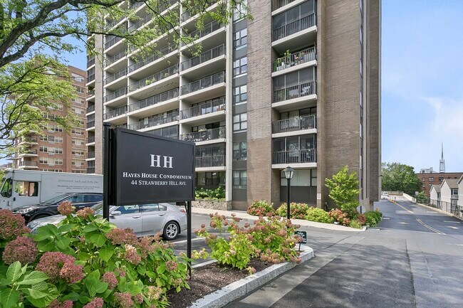 Foto del edificio - 44 Strawberry Hill Ave