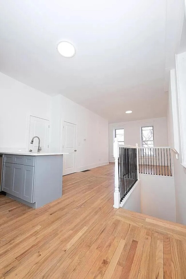 Building Photo - 1140 N Winchester Ave