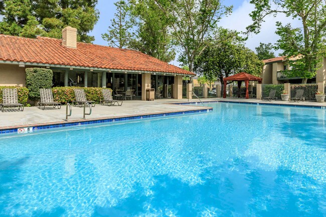 Foto del edificio - McComber Creek Apartments