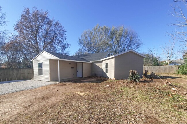 Building Photo - 1225 S Ferguson Ave
