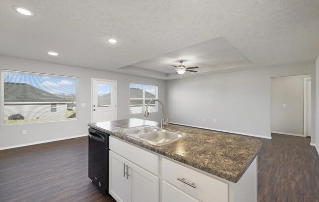 Foto del edificio - 4 Bedroom Rental in Monett!