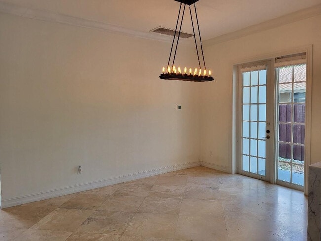 Building Photo - 1604 NE 17th Ave