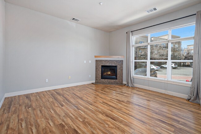 Foto del edificio - 5677 E Park Pl Ave