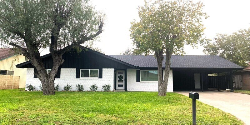 Primary Photo - 1613 Redbud Ave