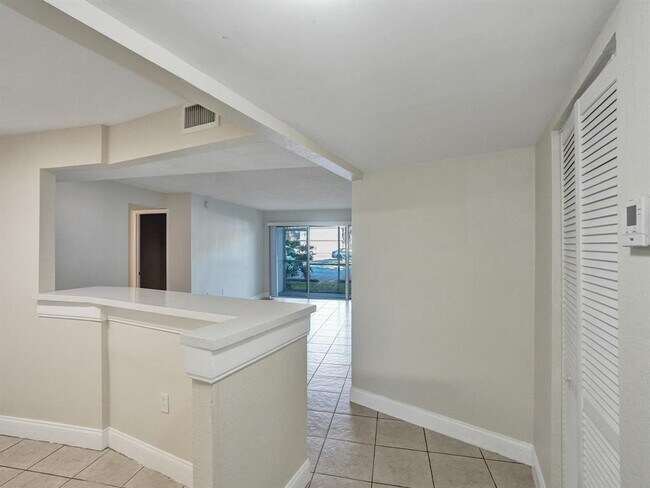Building Photo - 4205 N University Dr