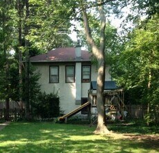Building Photo - 922 Oakwood Ave