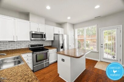 Foto del edificio - 3100 Berkeley Springs Pl